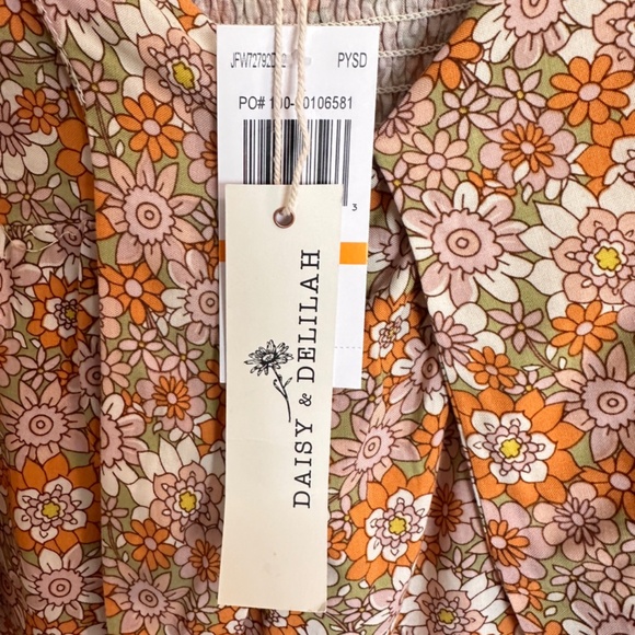 DAISY & DELILAH Calder Tie Front Cropped Top - Picture 12 of 15